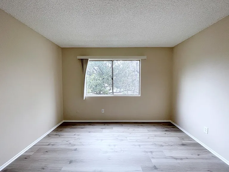 350 S Oakland Ave — Photo 11