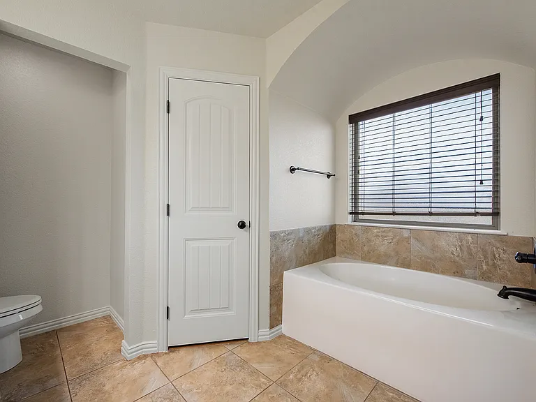 1037 Inverness Dr — Photo 15