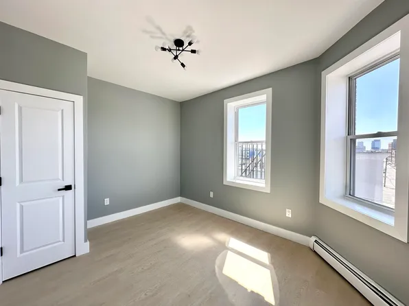 12 Grant Avenue image 6 of 8