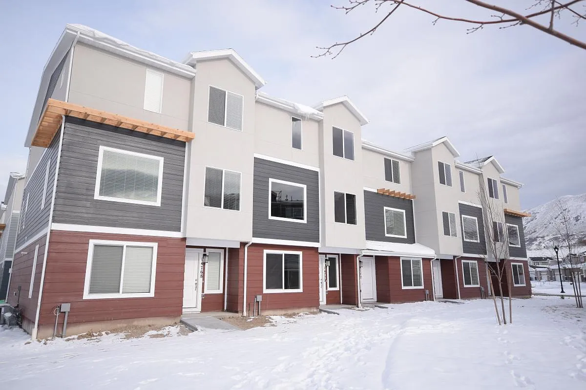4 bed, 2132 sqft, $2,195 — Photo 3