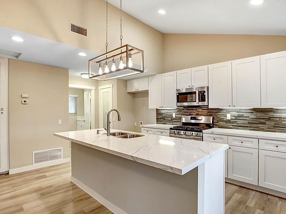 3rd image of 8036 Valle Vista Dr
