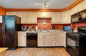 4th image of 6176 Thornwood Dr
