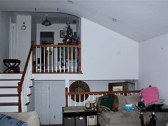 3rd image of 91 Fairway Dr