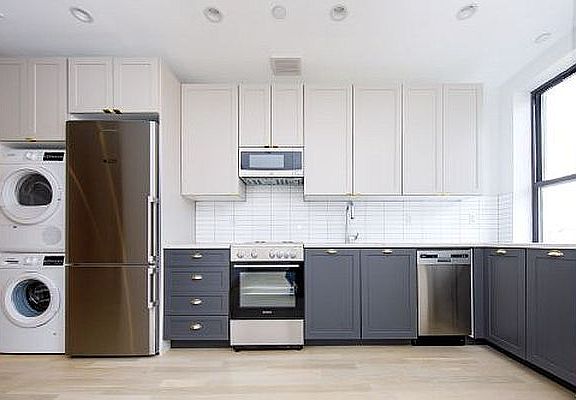 3rd image of 371 E 10th St #4B
