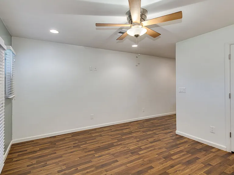 22nd Street Apartments 3015 — Photo 14