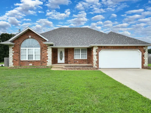 105 Austin Place, Strafford, MO 65757