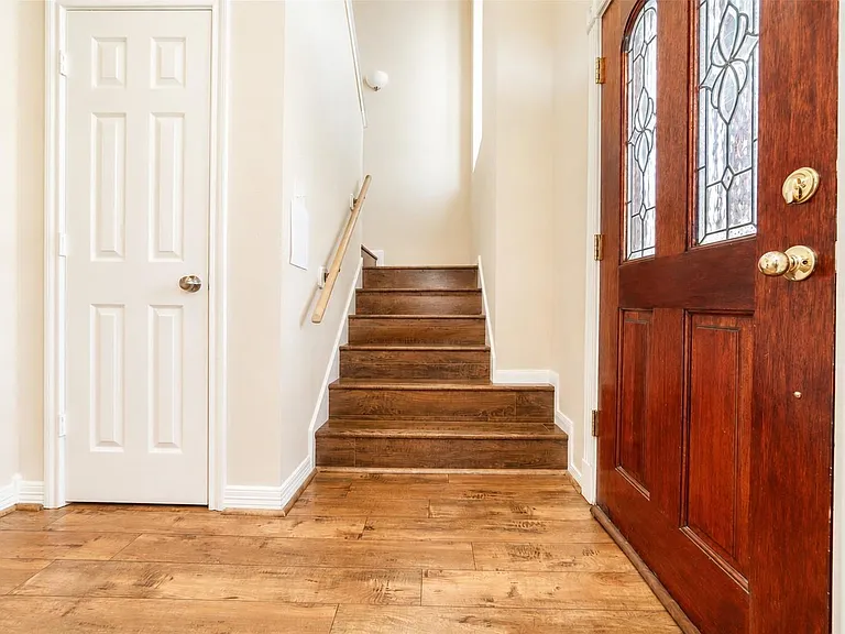 1727 Park Forest Dr — Photo 2