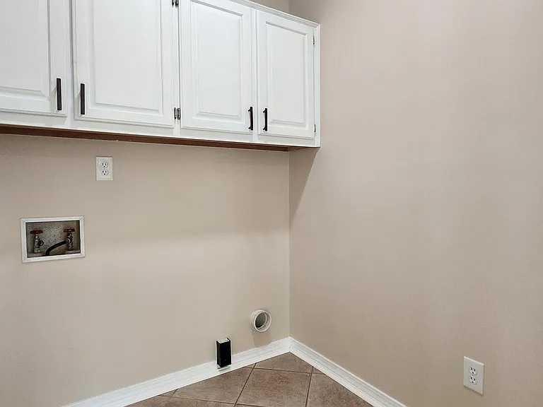 3829 Versailles Ct — Photo 22