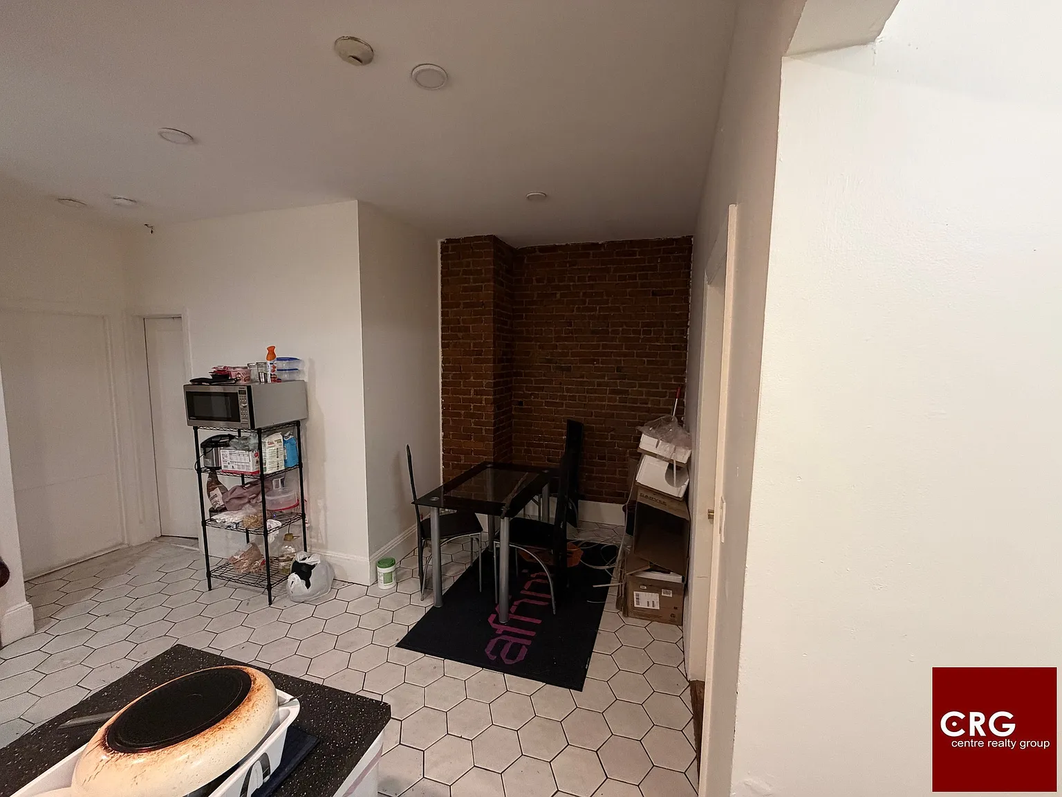 3 bed, 1.0 bath, 770 sqft, $3,600 — Photo 2