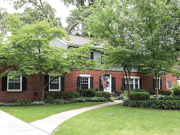 4th image of 28 Sussex Dr