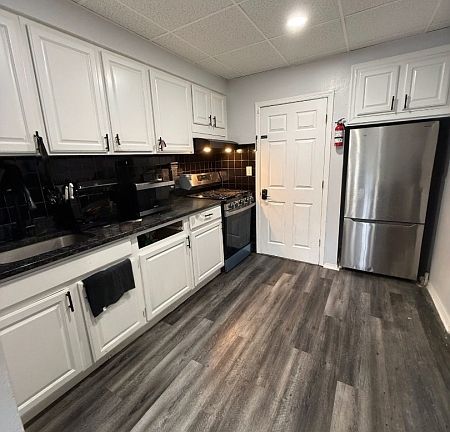 3rd image of 215 Macarthur Ave