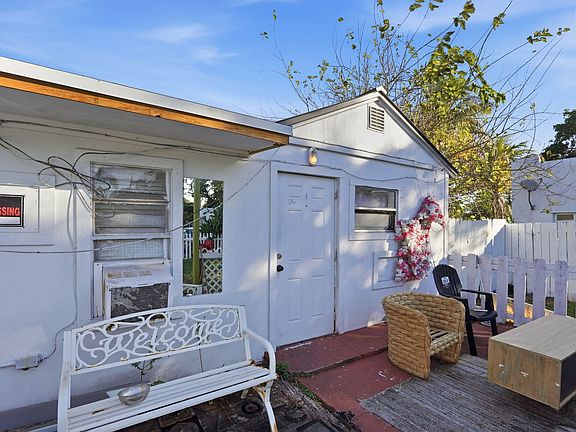 5th image of 230 SW 14th Street