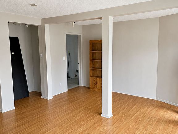 3rd image of 47 Main St E