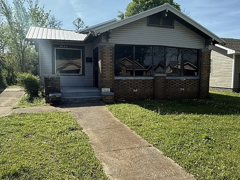 1437 Woodland Ave SW — Photo 1
