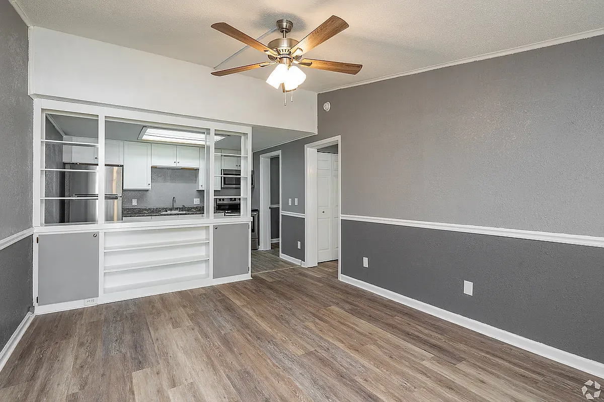 Stratford Apartments — Photo 4