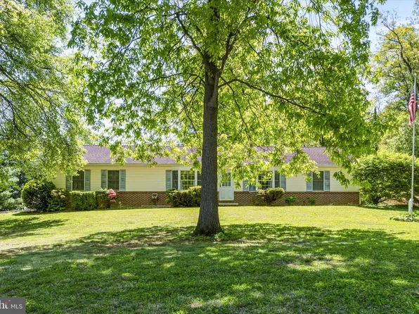 6254 Hickory Rd, Stewartstown, PA 17363