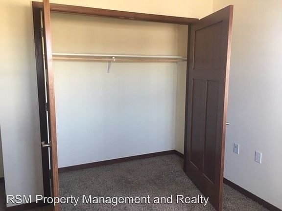 3rd image of 128 Wisconsin St #201