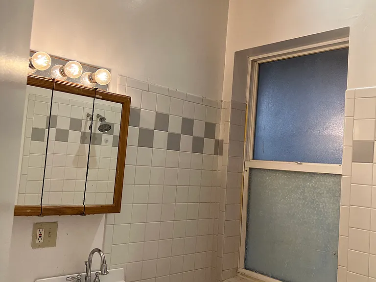 3211 W Beach Ave #1 — Photo 3