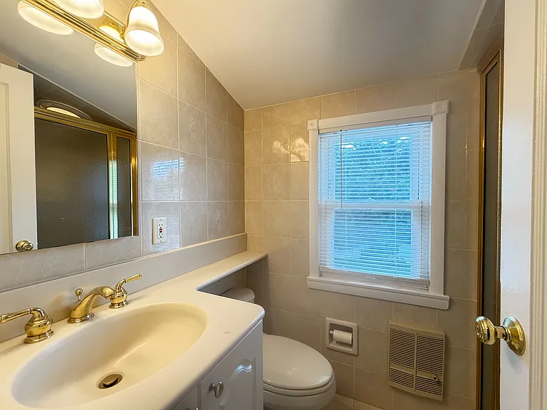 Second Floor Full Bathroom