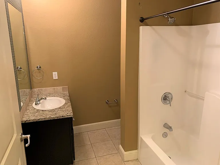 600 W Meadow St #310 — Photo 9