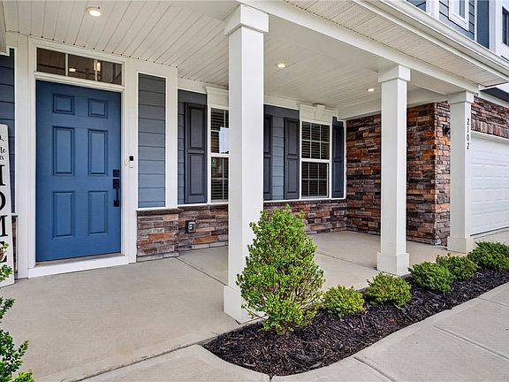 4th image of 2102 Bluet Dr