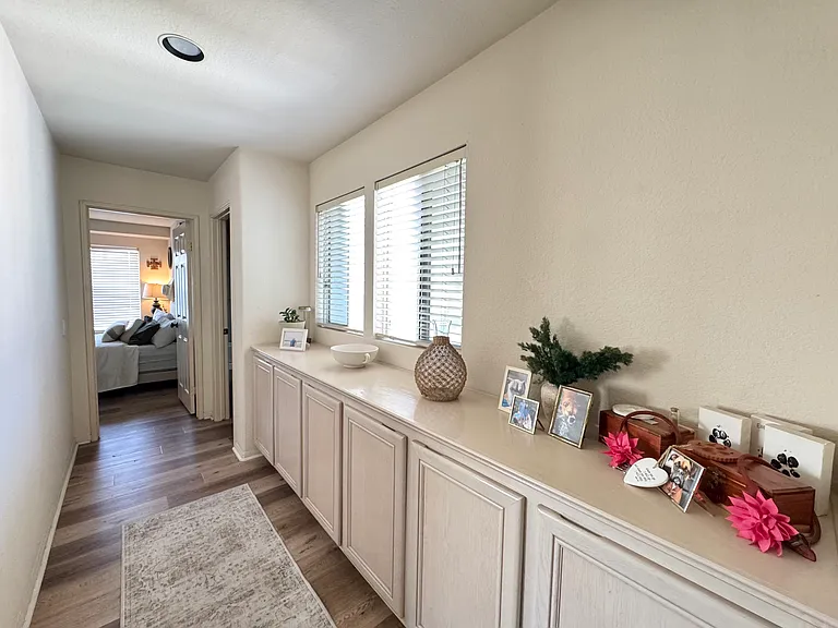 1551 Sapphire Ln — Photo 16