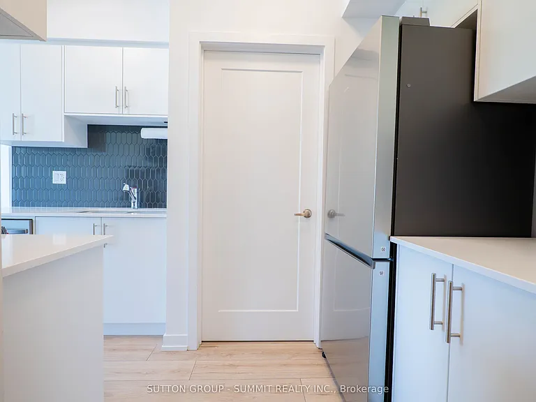 940 Saint David St N #3 — Photo 4