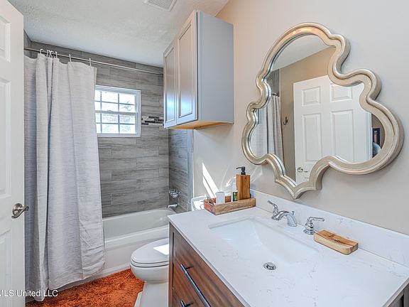 3rd image of 5145 Gault St