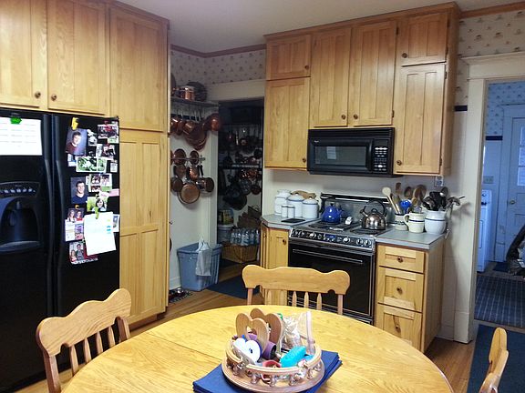 Updated Eat-in Kitchen