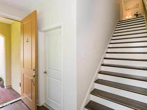 5th image of 137 Oyster Bay Way