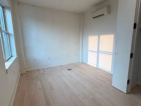 4th image of 15 E 31st St #5