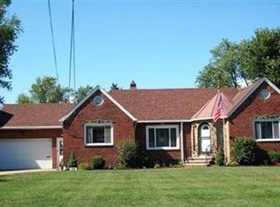 21776 N Park Dr, Fairview Park, OH 44126