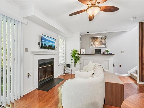 5th image of 17 Rushmore Ln