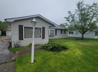 544 W Stanton Ln, Crete, IL 60417