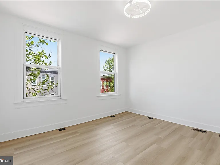 2567 W Baltimore St — Photo 8