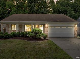 9437 Continental Dr, Taylor, MI 48180