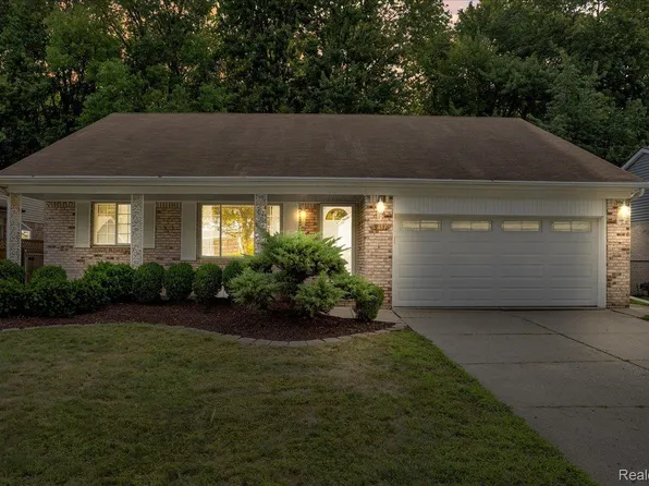 9437 Continental Dr, Taylor, MI 48180