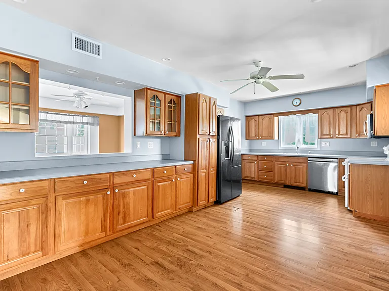 1024 Washington St — Photo 7
