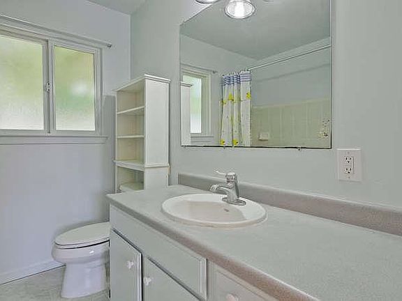 3rd image of 4708 Moorpark Ave