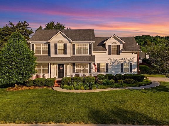 3rd image of 3319 Branch Hill Ln