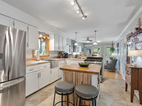 11 Russell Street, Winooski, VT 05404