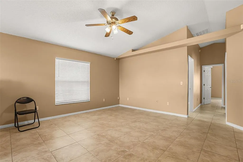 3 bed, 2.0 bath, 1099 sqft, $2,150 — Photo 3