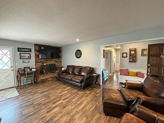 4th image of 3105 W Willowbrook Dr