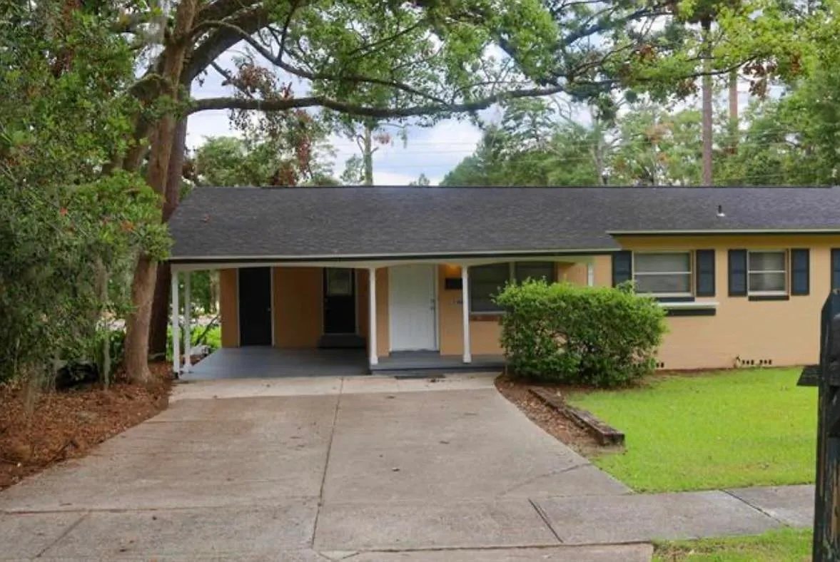 3 bed, 1.5 bath, 1086 sqft, $1,850 — Photo 3