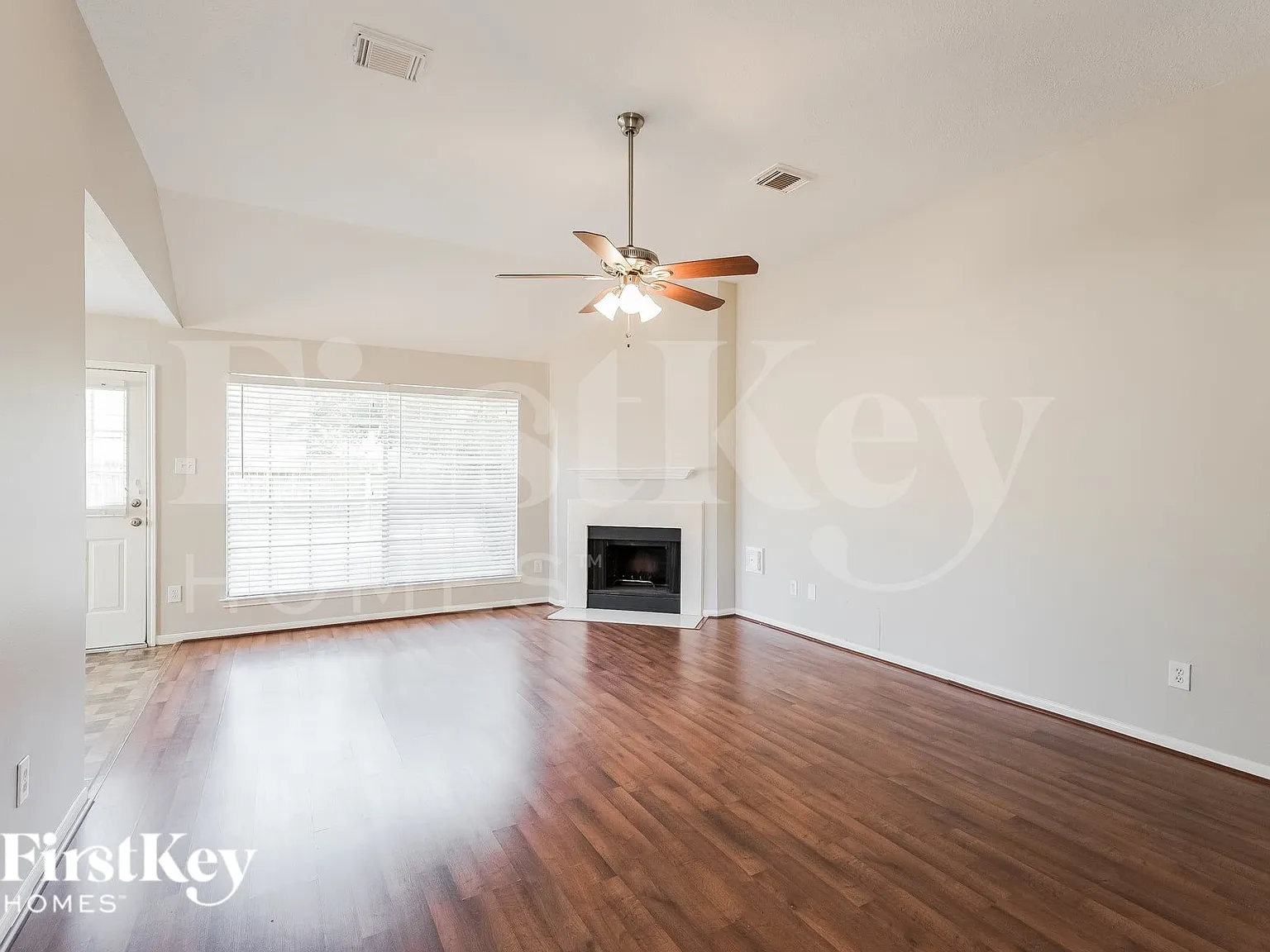 4 bed, 2.0 bath, 1805 sqft, $2,125 — Photo 2