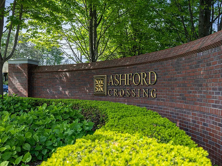 Ashford Apartments — Photo 8