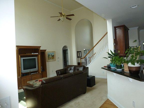 Kitchen to family Room