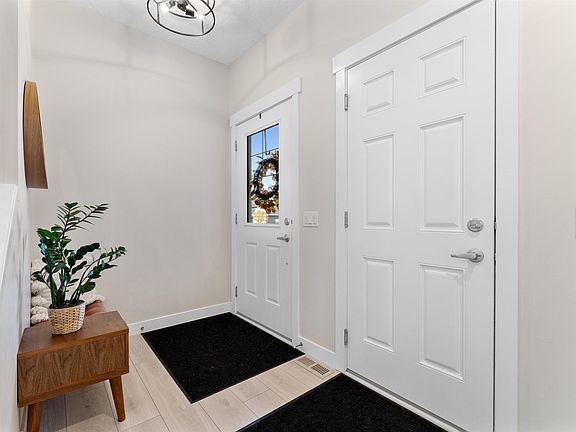 4th image of 30 Aberdeen Cres