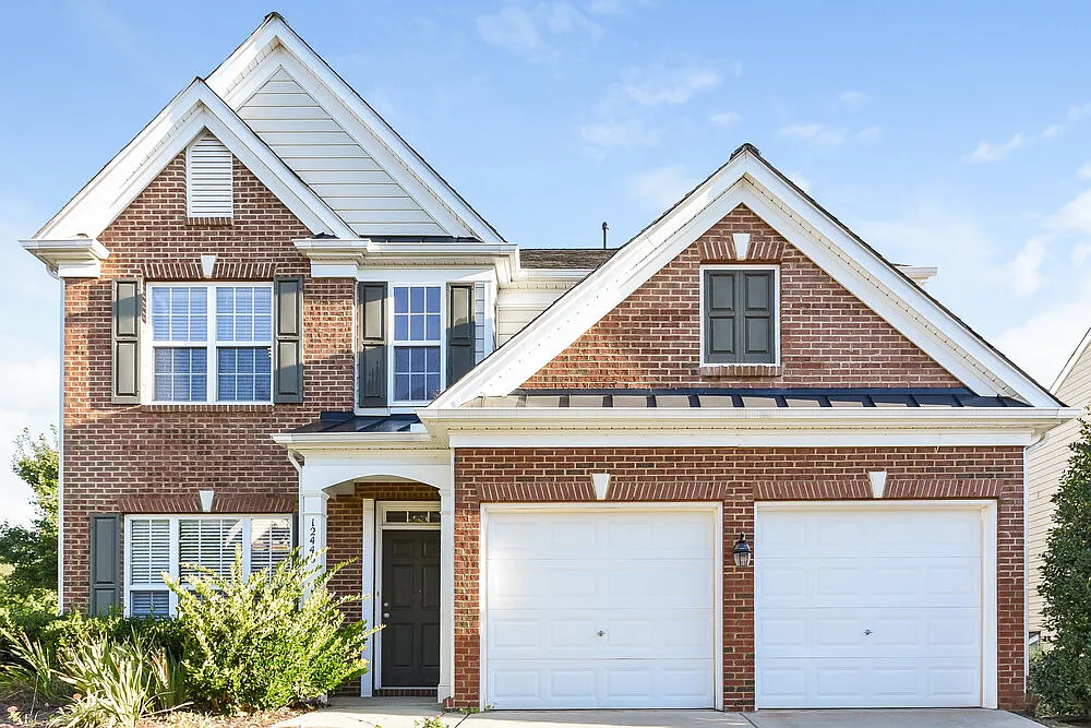 4 bed, 2.5 bath, 2571 sqft, $2,735 — Photo 1