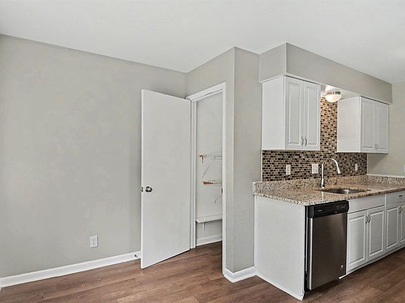4th image of 4831 Shshone Dr